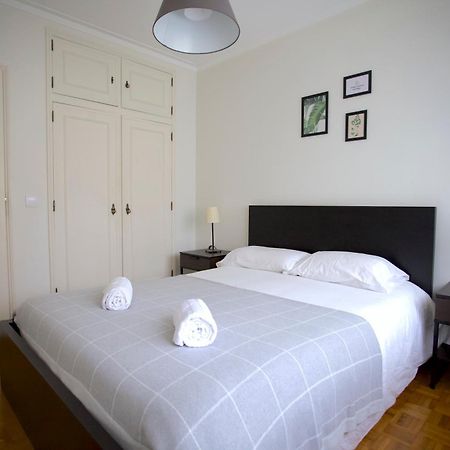 Downtown 3 Bedroom With Balcony - Quiet Street - Family Friendly - Groups Porto Exterior photo