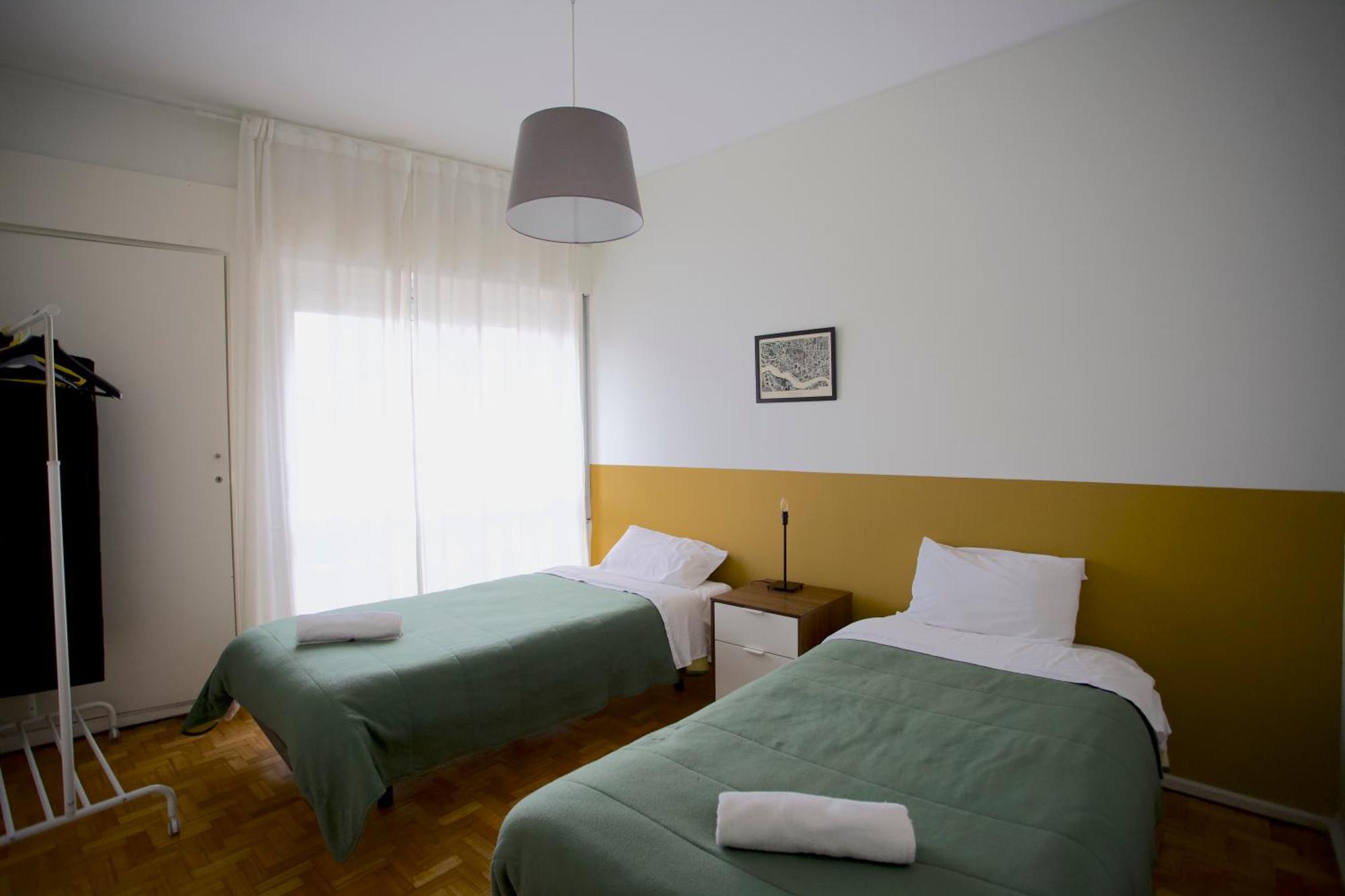 Downtown 3 Bedroom With Balcony - Quiet Street - Family Friendly - Groups Porto Exterior photo
